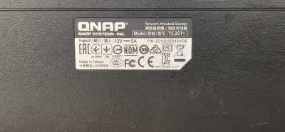 Servidor NAS QNAP TS-251+ - miniatura 3
