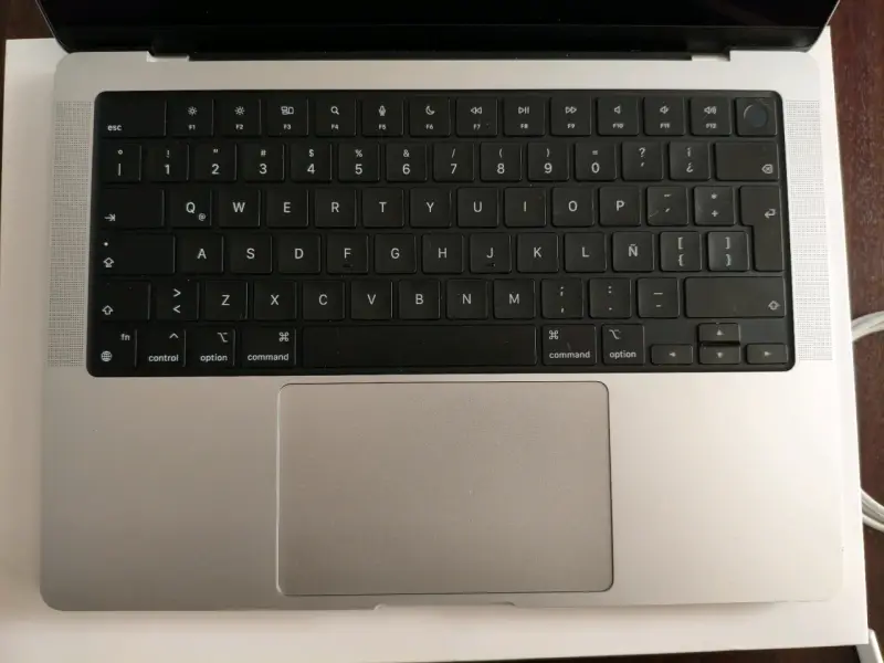 Vendo MacBook Pro 14" (2021) - Chip M1 Pro / 16GB - 2