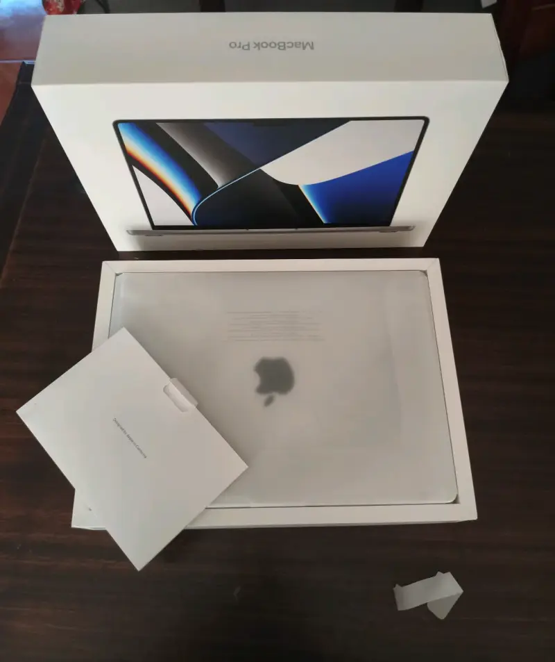 Vendo MacBook Pro 14" (2021) - Chip M1 Pro / 16GB - 5