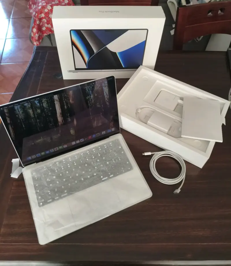 Vendo MacBook Pro 14" (2021) - Chip M1 Pro / 16GB - 6