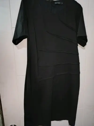 Vestido negro elegante - miniatura 2