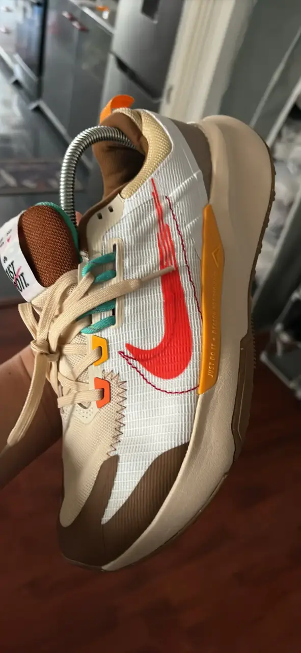 Zapatillas Nike  trail beige y rojo - 3