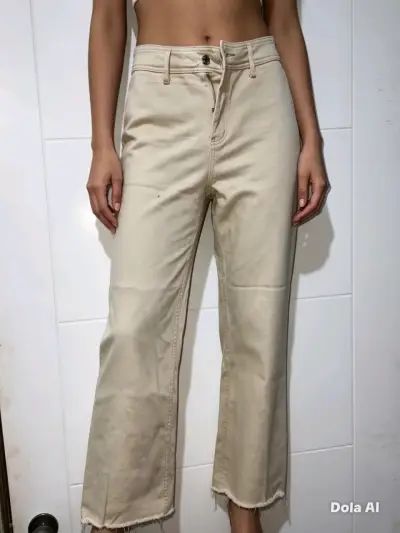 Pantalones beige con corte recto - miniatura 1
