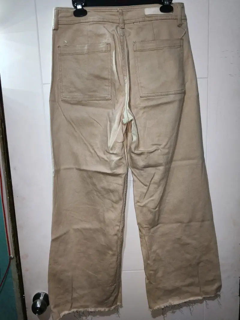 Pantalones beige con corte recto - 3
