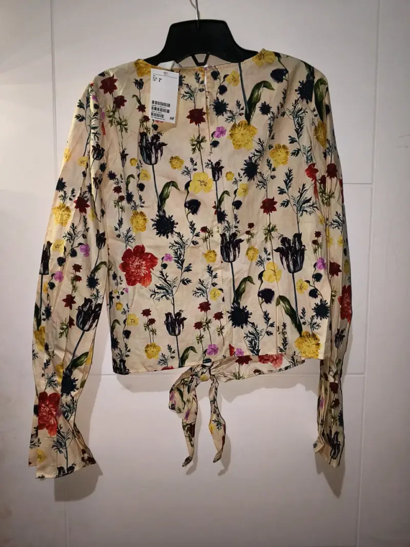 Blusa floral con detalle de amarre - 3