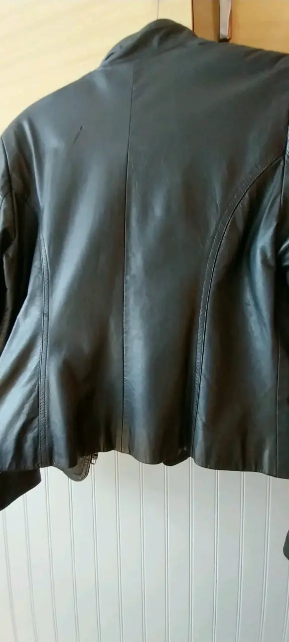 Chaqueta de cuero negra ajustable - 2