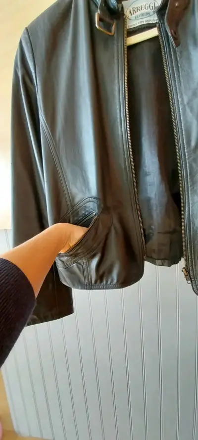 Chaqueta de cuero negra ajustable - miniatura 3