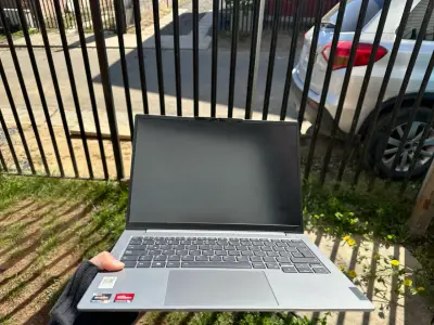 Notebook Lenovo ThinkBook plateado - miniatura 3