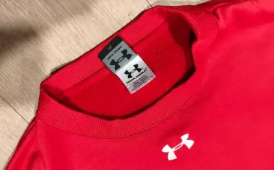 Polerón rojo Under Armour - miniatura 2