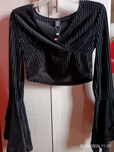 Polera negra de terciopelo - miniatura 1