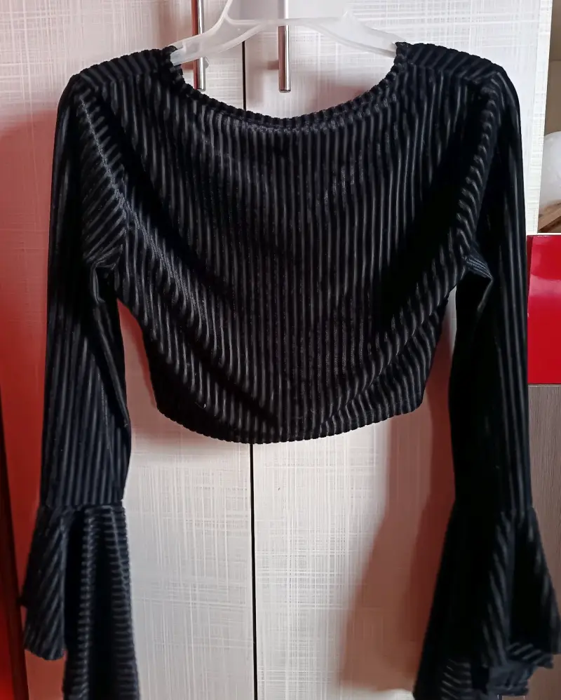 Polera negra de terciopelo - 2