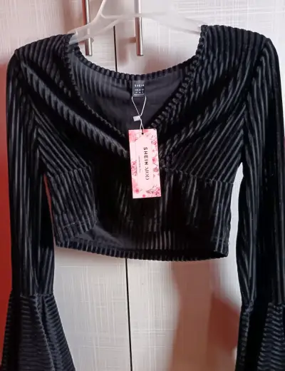 Polera negra de terciopelo - miniatura 3