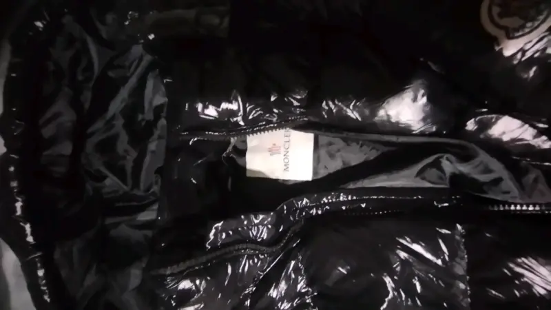 Chaqueta acolchada negra con capucha - 2