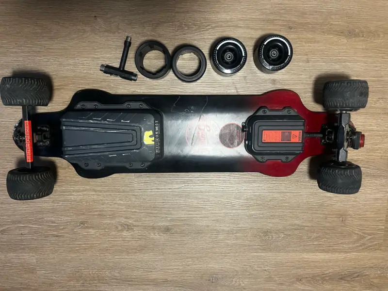 Longboard eléctrico TeamGee con accesorios - 2