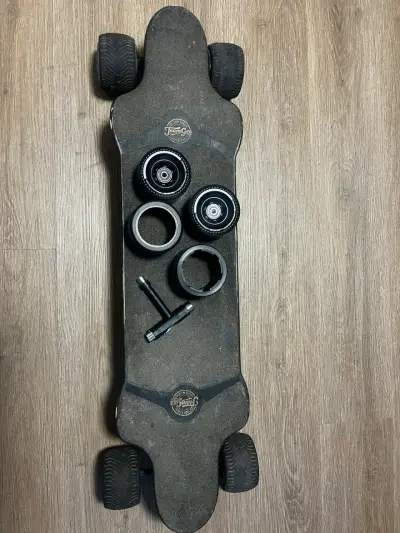 Longboard eléctrico TeamGee con accesorios - miniatura 3