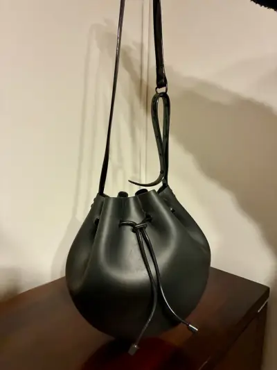 Bolso negro marca Melissa - miniatura 5