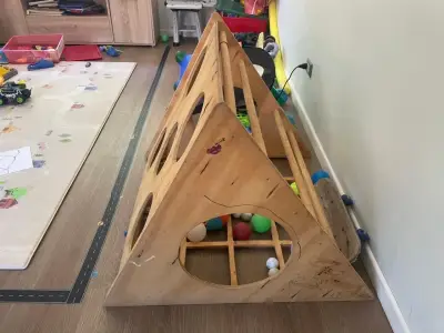 Triángulo Pikler de madera - miniatura 1