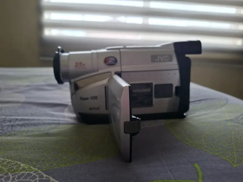 Cámara de video JVC VHS con accesorios - 2