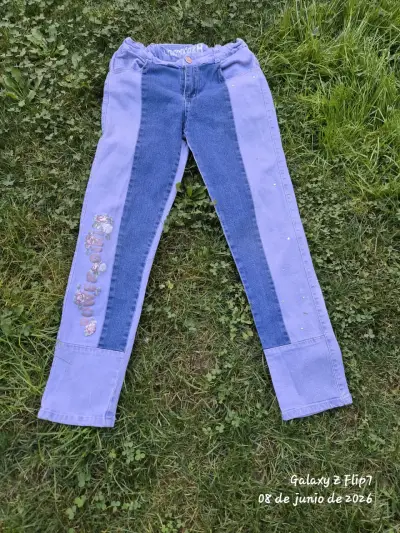 Jeans unisex con diseño estampado - miniatura 1