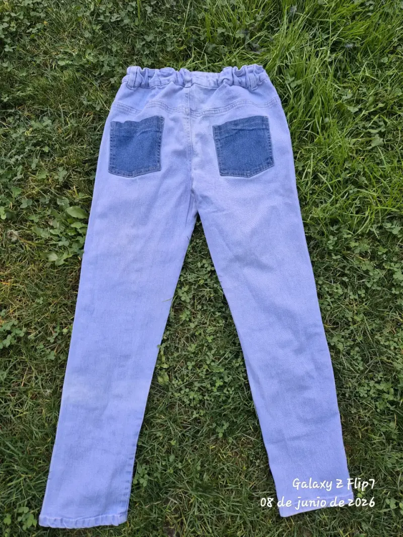 Jeans unisex con diseño estampado - 2