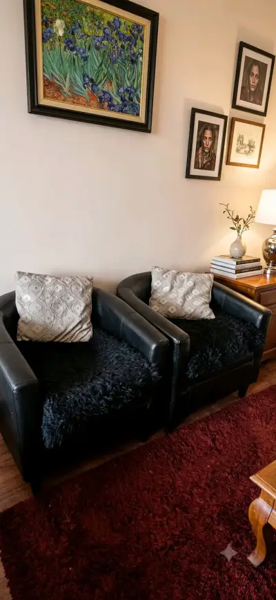 Par de sillones negros elegantes - miniatura 1