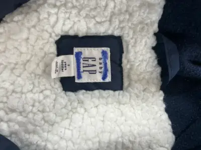 Chaqueta s/mangas GAP azul acolchado infantil - miniatura 2