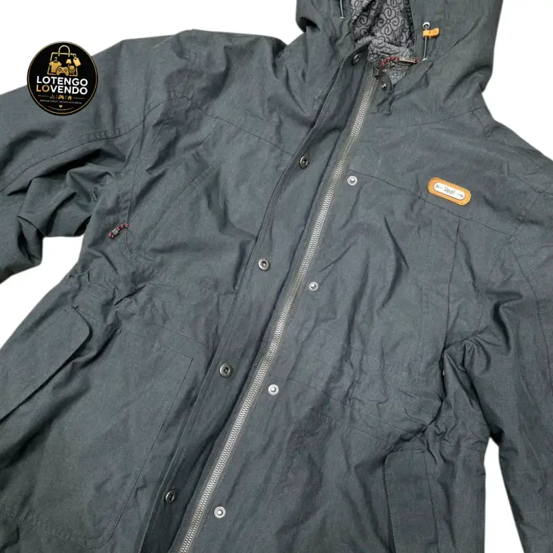 Chaqueta impermeable con capucha - 3