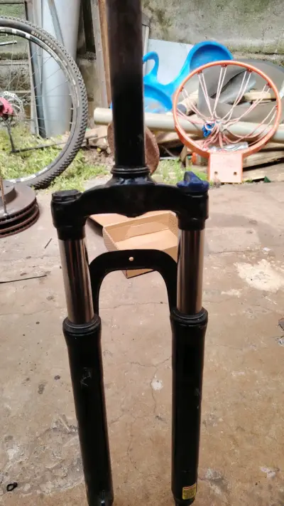 Horquilla de suspensión para bicicleta - miniatura 1