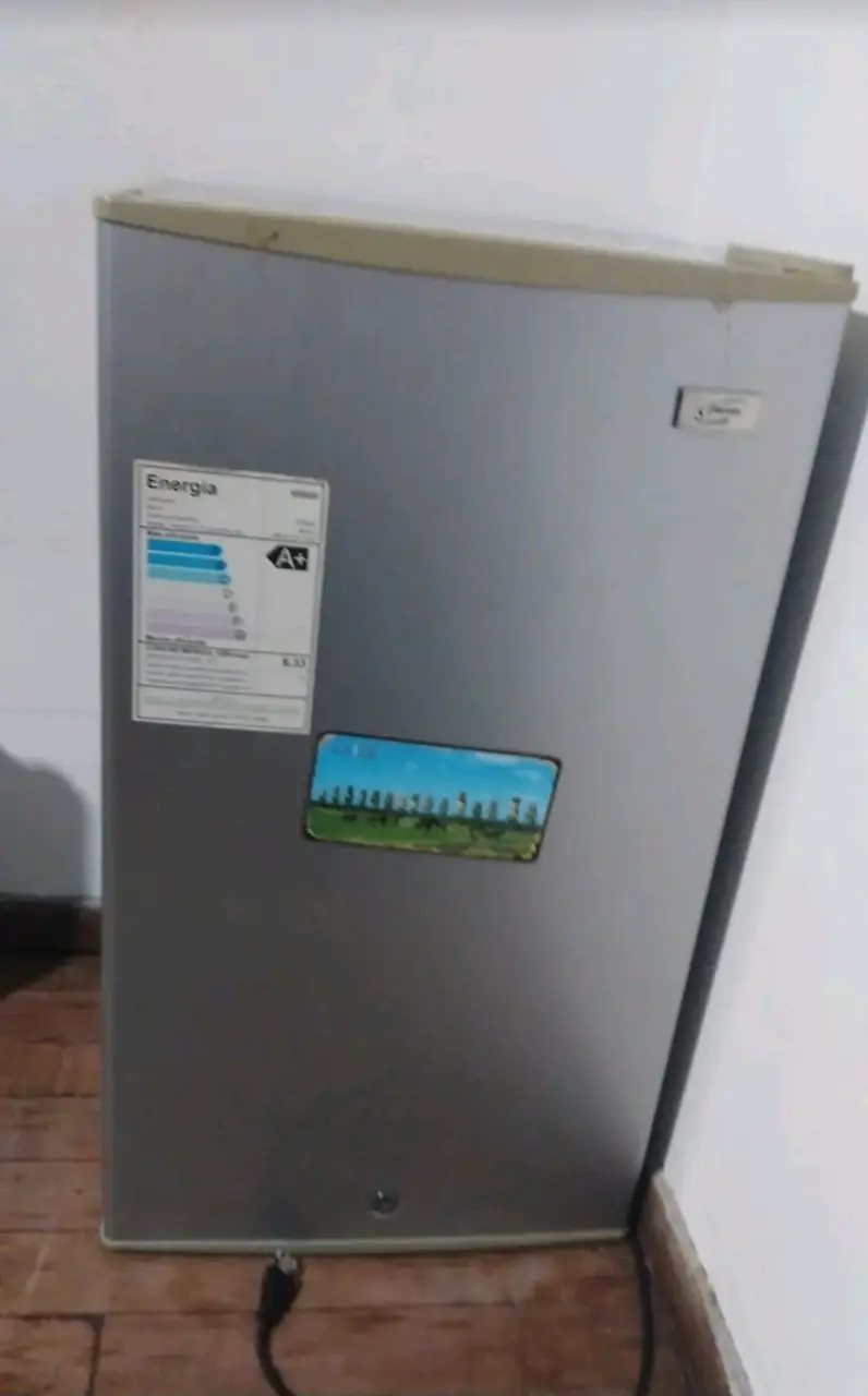 Refrigerador compacto en buen estado - 2