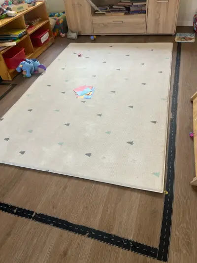 Alfombra infantil acolchada con diseños reversible - miniatura 1