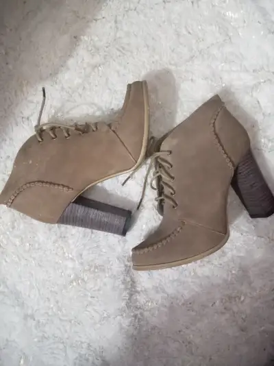 Botines de tacón alto color beige - miniatura 1