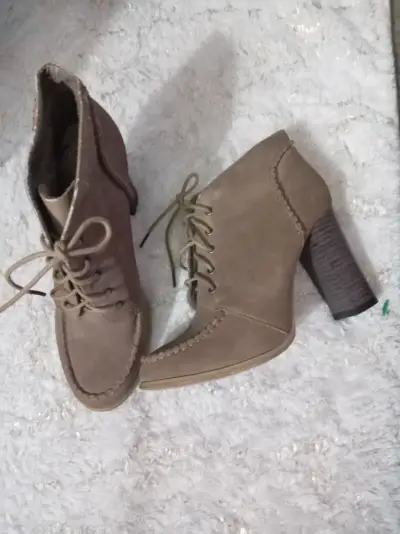 Botines de tacón alto color beige - miniatura 2
