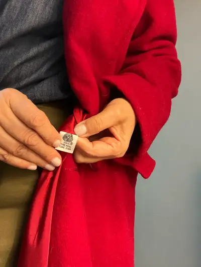 Abrigo largo rojo elegante - miniatura 5