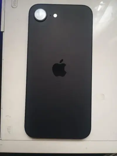 iPhone 16 e en caja - miniatura 2