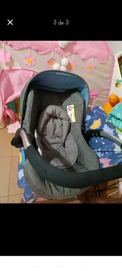 Silla de auto para bebé gris - miniatura 1