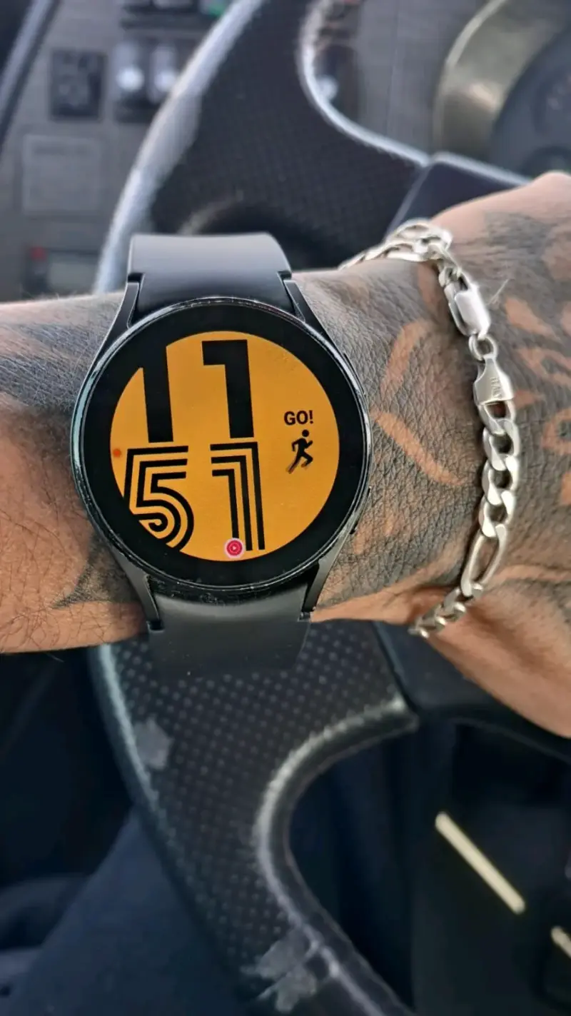 Reloj inteligente deportivo negro - 1