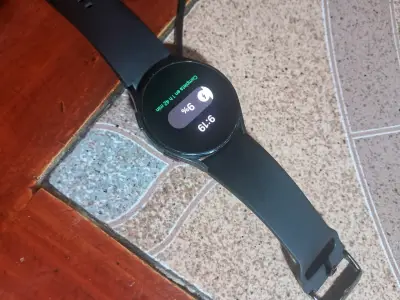 Reloj inteligente deportivo negro - miniatura 5