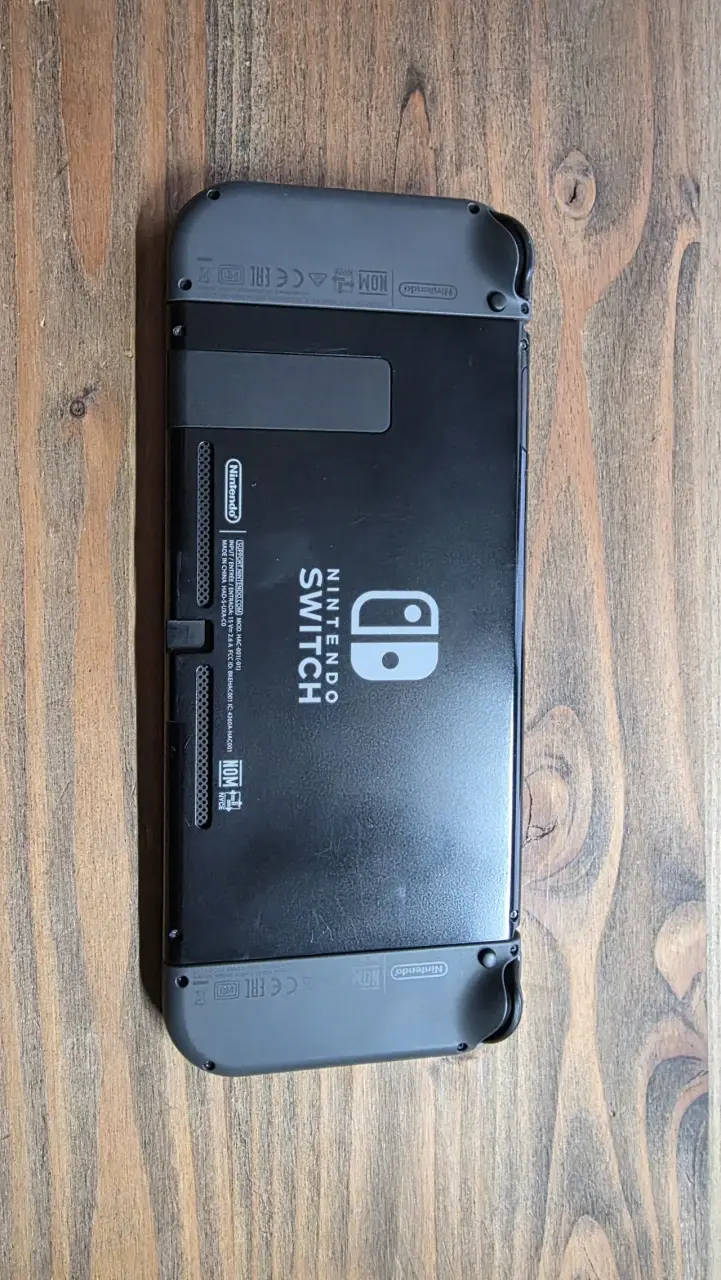 Nintendo Switch con estuche Pokémon - 5