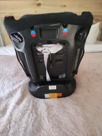 Silla de auto para bebé en buen estado - miniatura 4