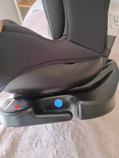 Silla de auto para bebé en buen estado - miniatura 5