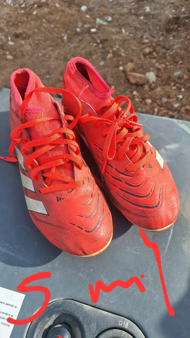 Zapatillas de futbol rojas Adidas