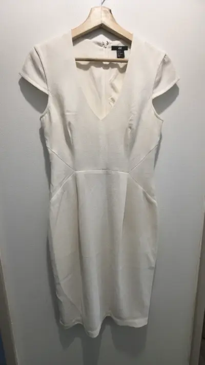 Vestido blanco H&M en excelente estado - miniatura 2