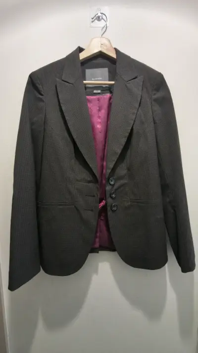 Blazer marca Basement en excelente estado - miniatura 2