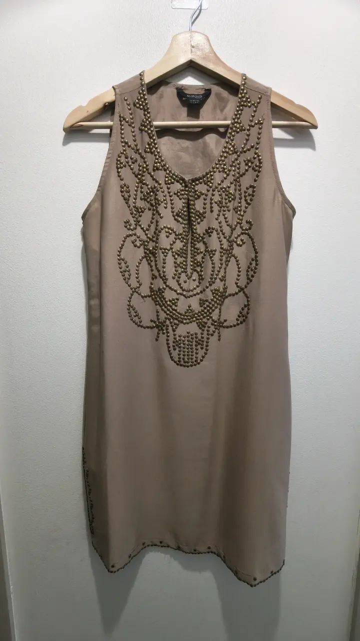 Vestido beige marca Marquis en excelente estado - 2