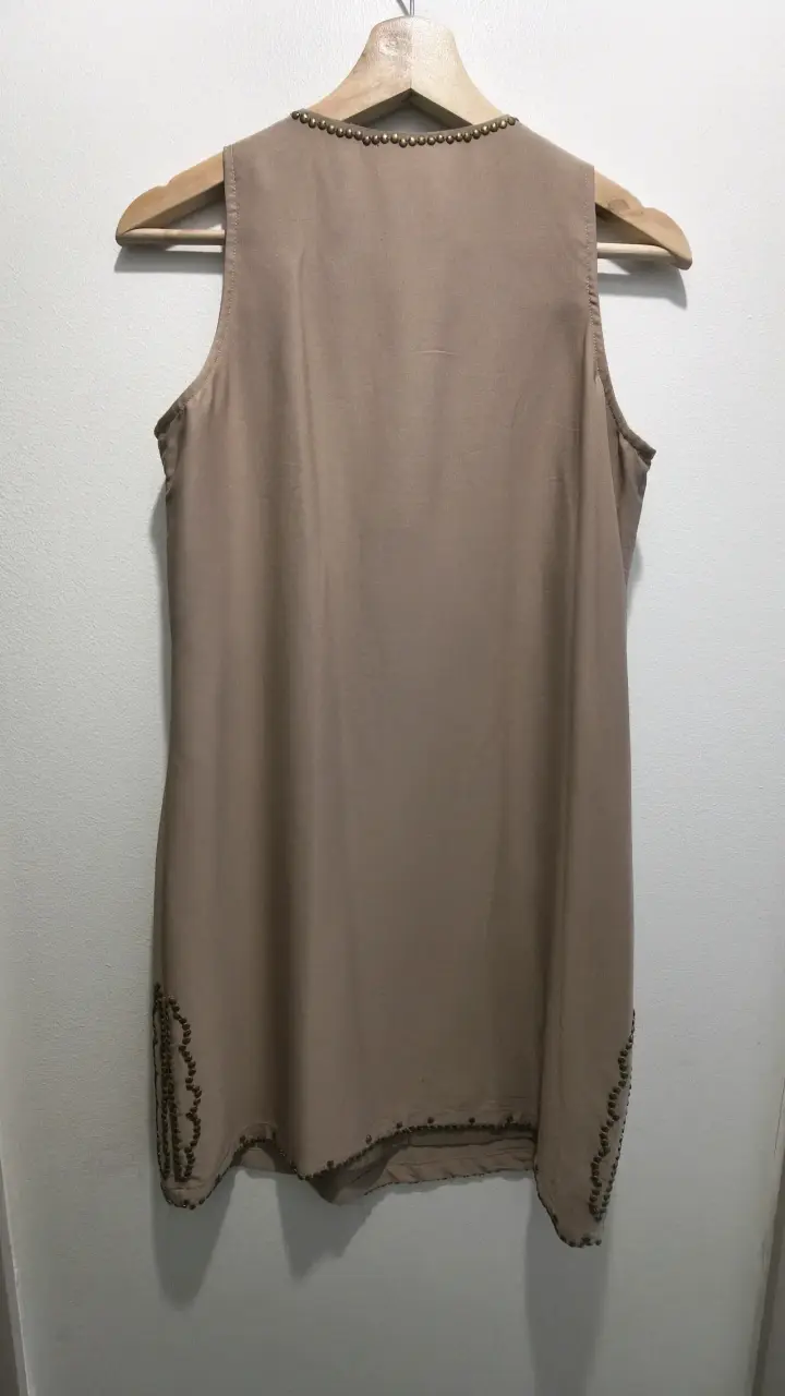 Vestido beige marca Marquis en excelente estado - 3