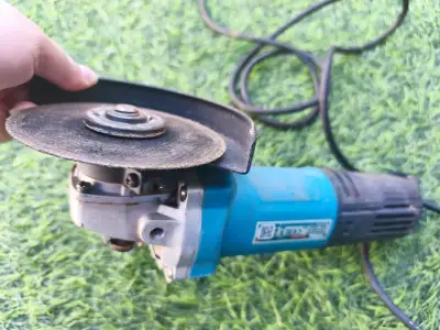 Esmeril angular eléctrico usado marca TOTAL - miniatura 4