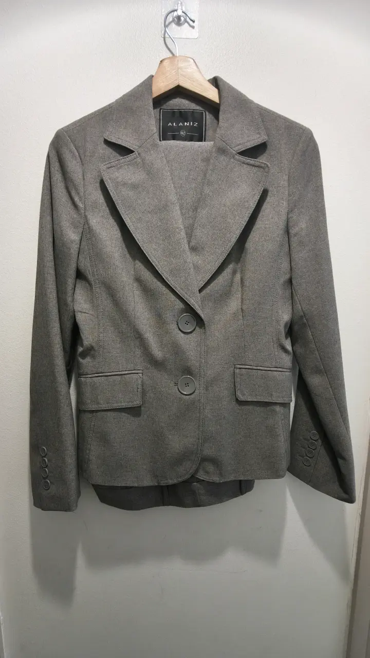 Blazer y pantalón Alaniz gris talla 42 - 2