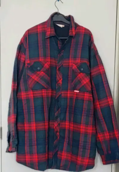 Camisa de franela a cuadros roja y azul - miniatura 1