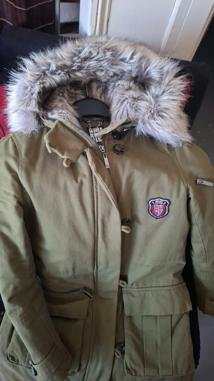 Parka verde con capucha de piel sintética - 2