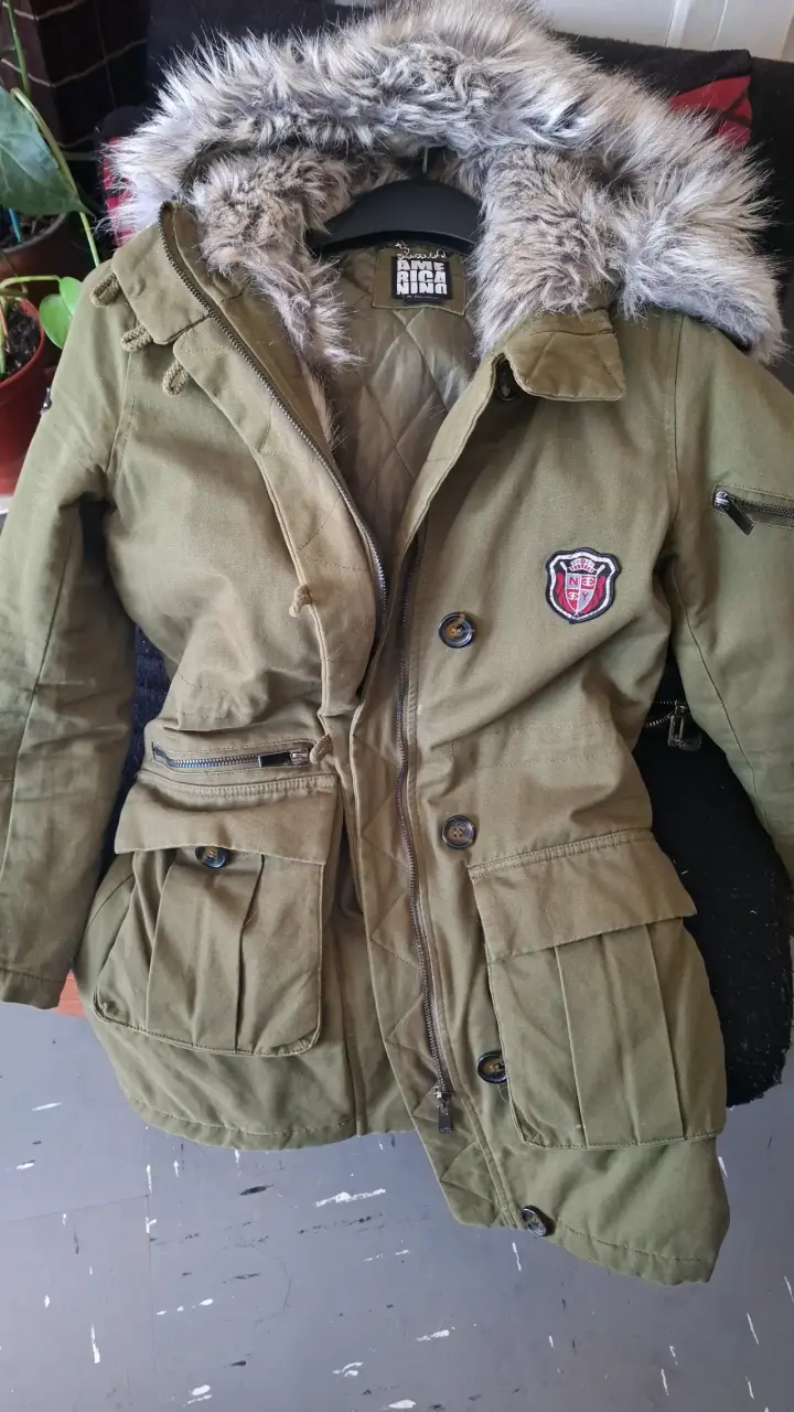 Parka verde con capucha de piel sintética - 3